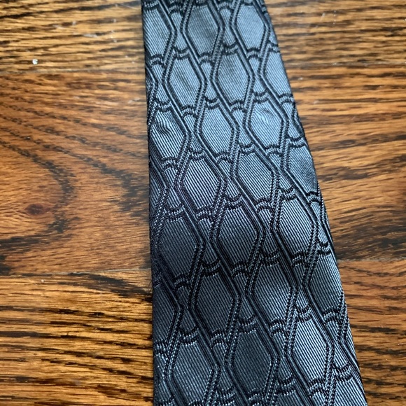 Gucci 60” iridescent silk tie slate print - Picture 10 of 14